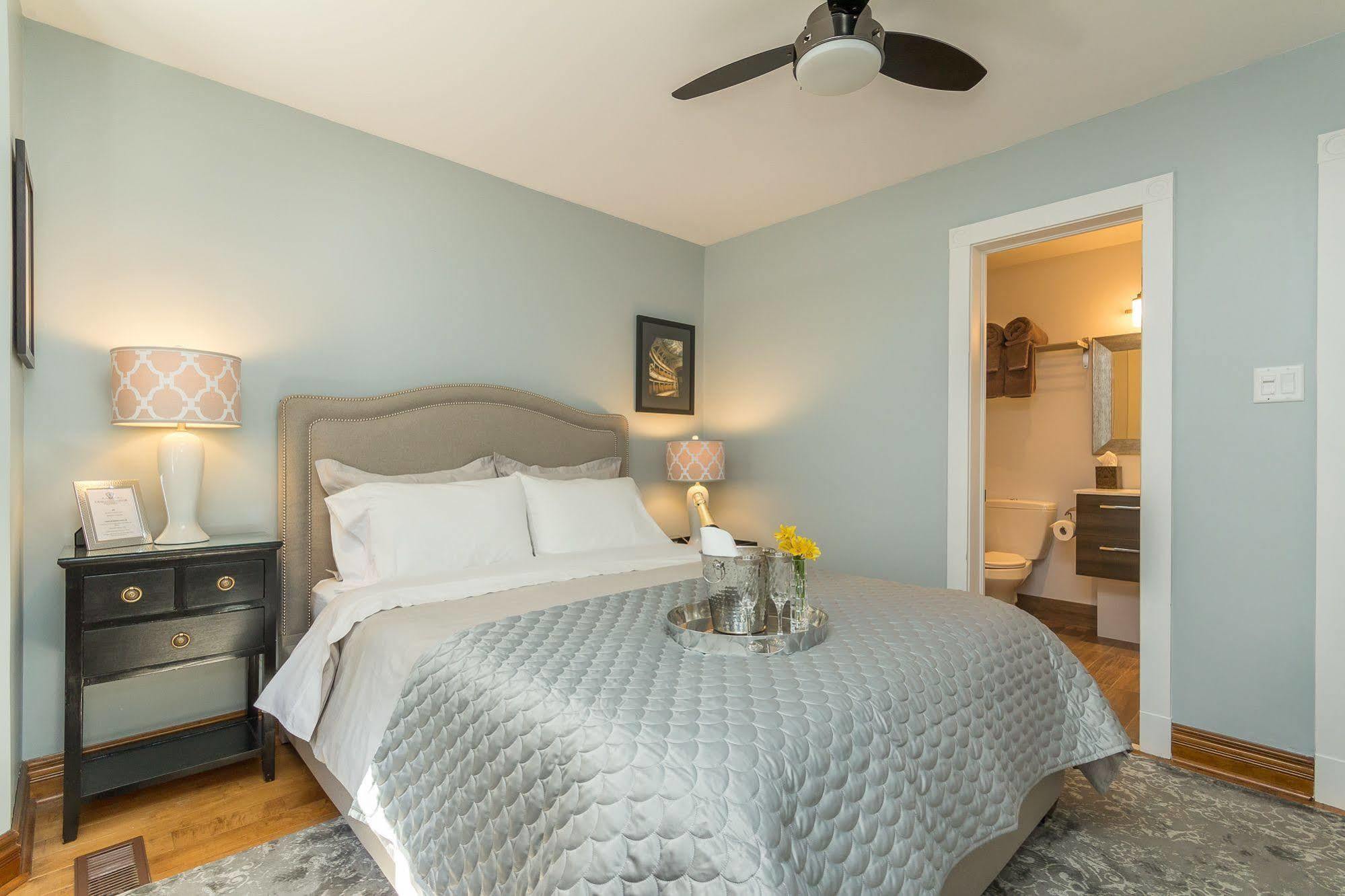 Craigleith Manor Bed & Breakfast Коллингвуд Экстерьер фото