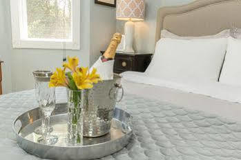 Craigleith Manor Bed & Breakfast Коллингвуд Экстерьер фото
